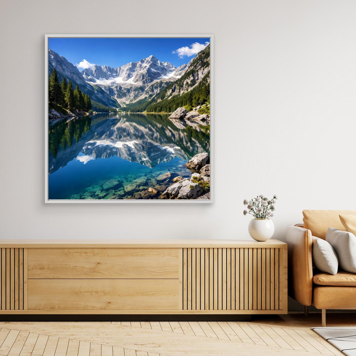 Gerahntes Leinwandbild mit Bergsee- und Alpenpanorama: blaugrünes Wasser und Felsgipfel