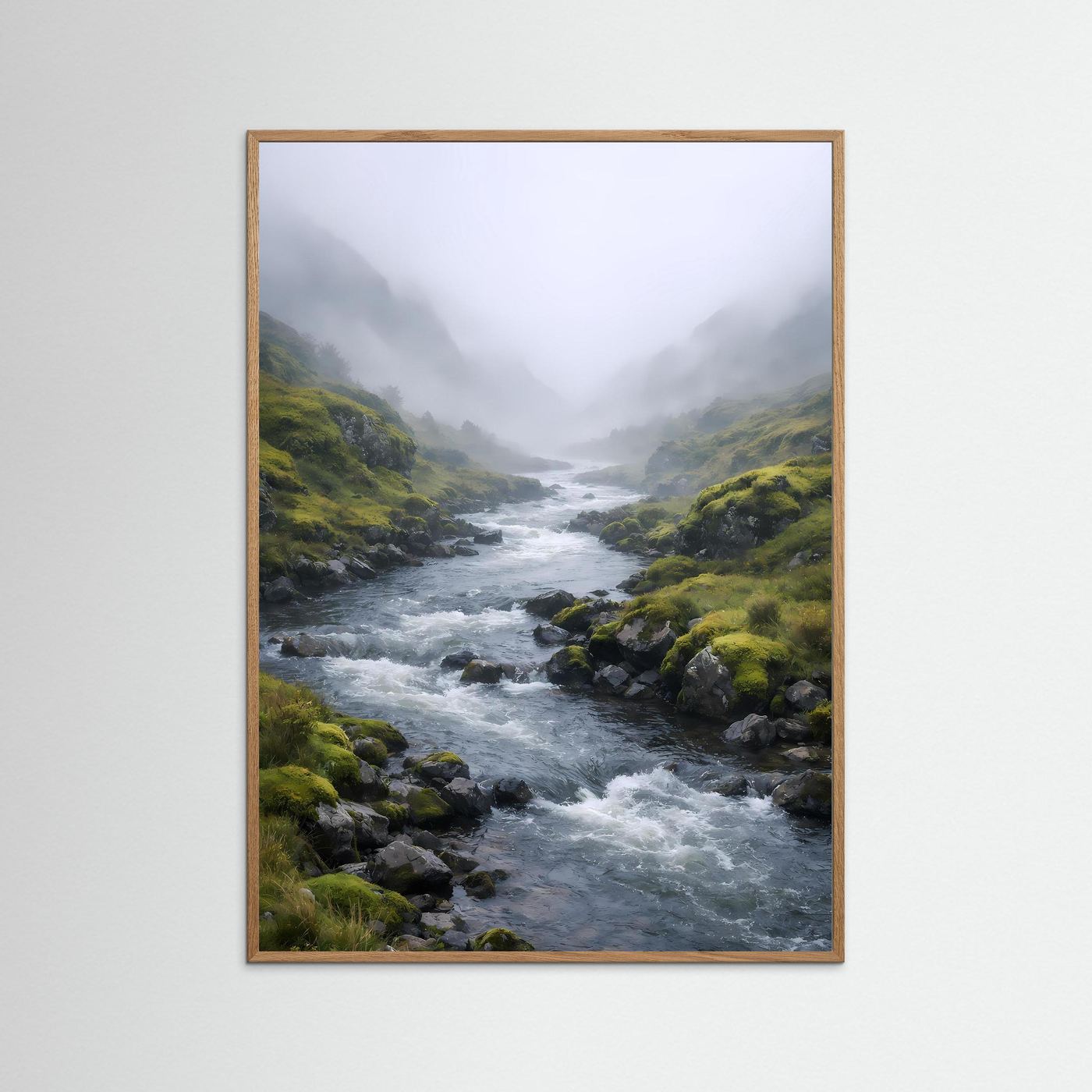 Flusslandschafts-Naturposter im Hochformat mit hellem Holzrahmen, Bachlauf zwischen Hügeln