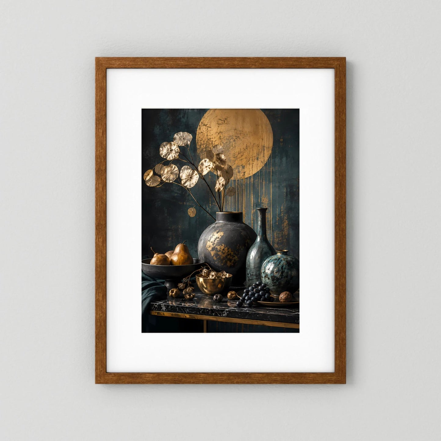 Kunstposter im Hochformat mit Gold- und Petrol-Stillleben, Holzrahmen braun