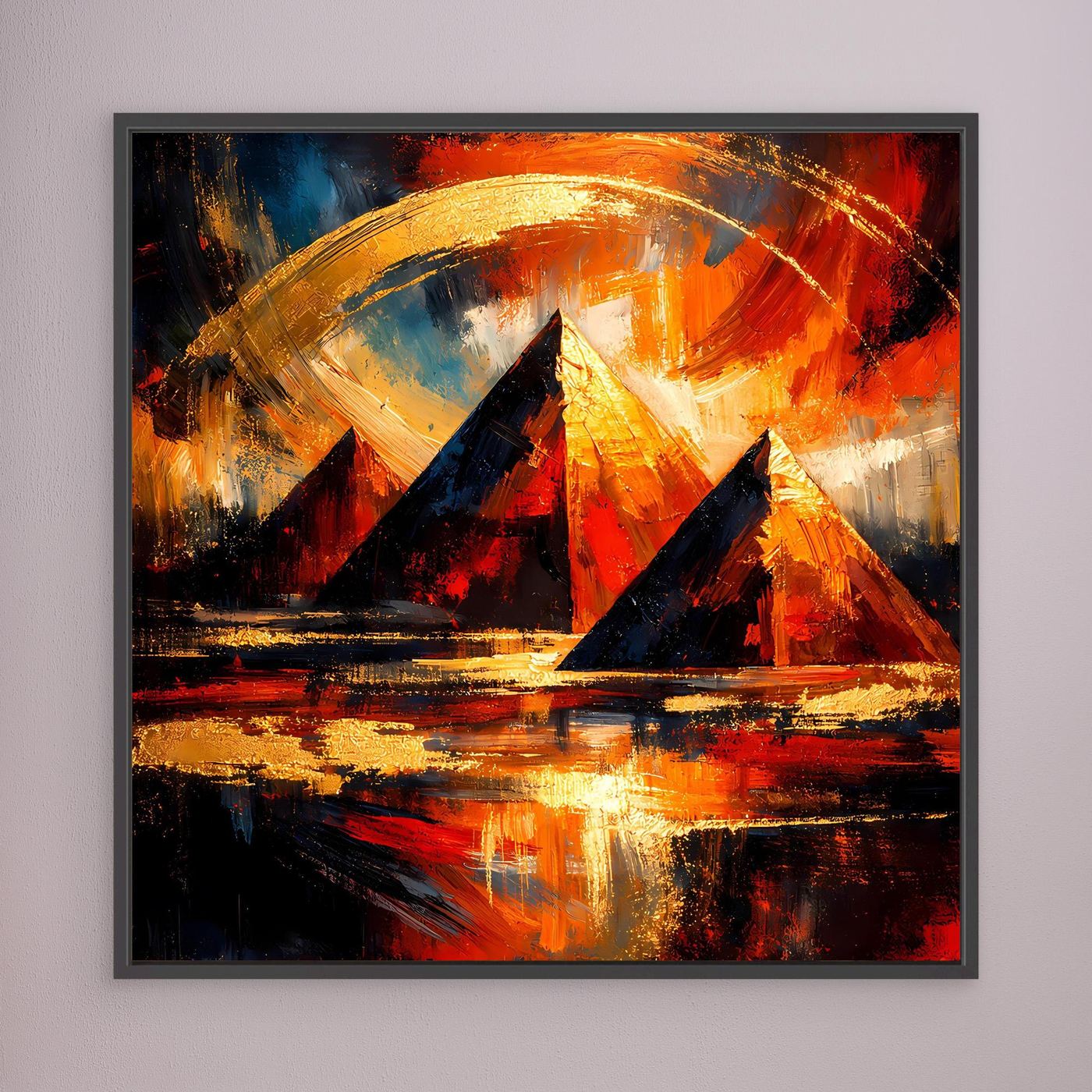 Leinwandbild mit abstrakten Pyramiden in Gold, Rot und Orange, dunkler Rahmen