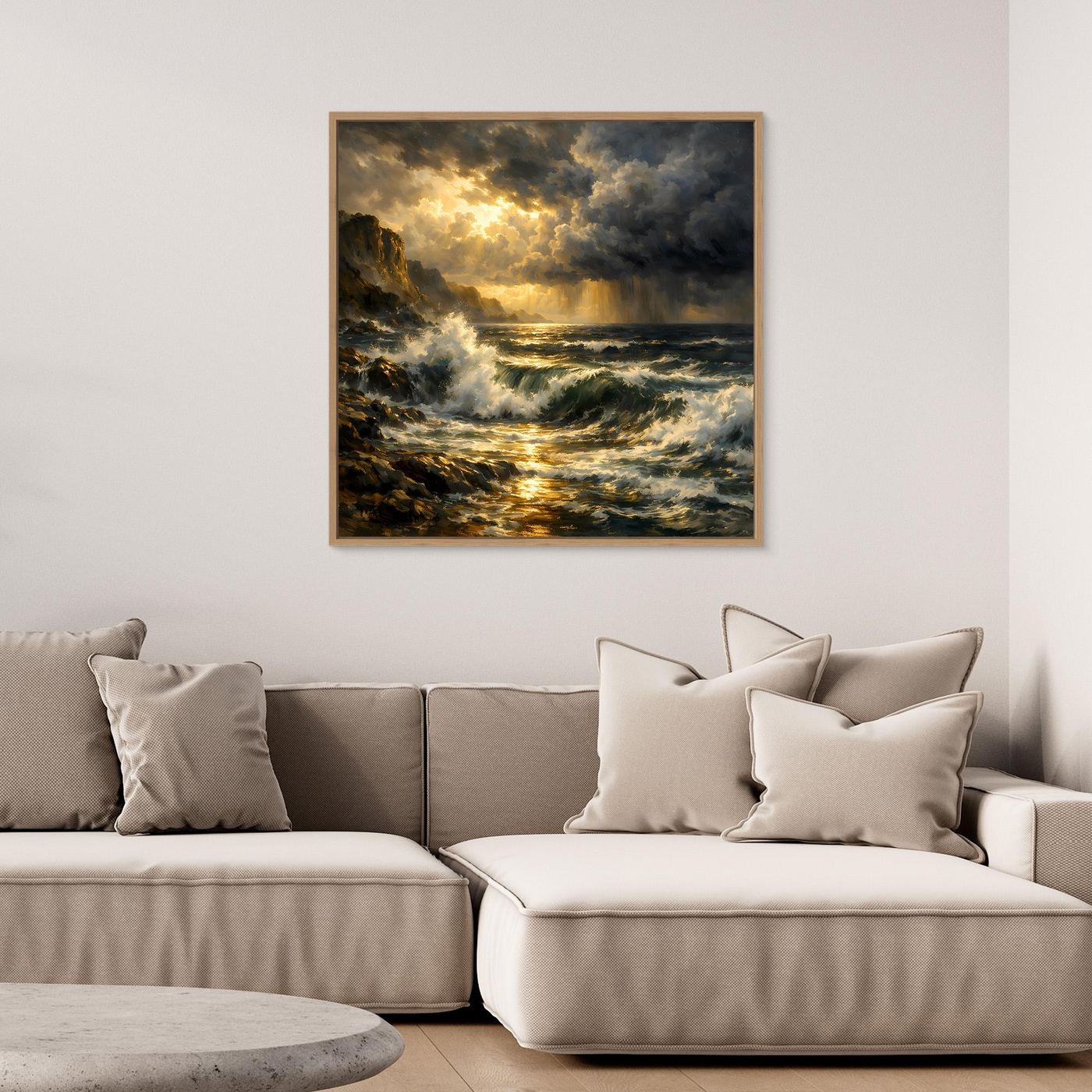Leinwandbild mit Eichenrahmen: stürmisches Meer mit goldener Sonne und schäumenden Wellen.