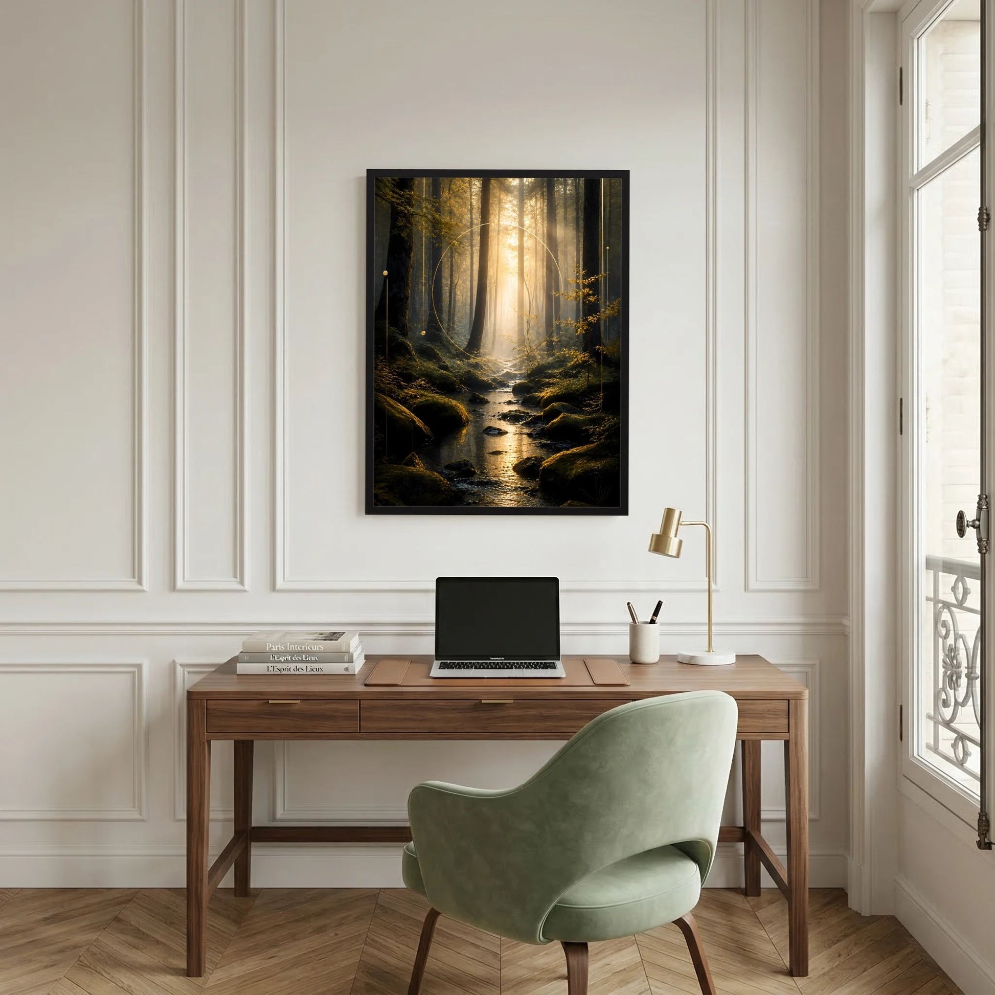 Hochformatiges Poster im schwarzen Rahmen: mystischer Waldgang mit goldenem Licht und Bach