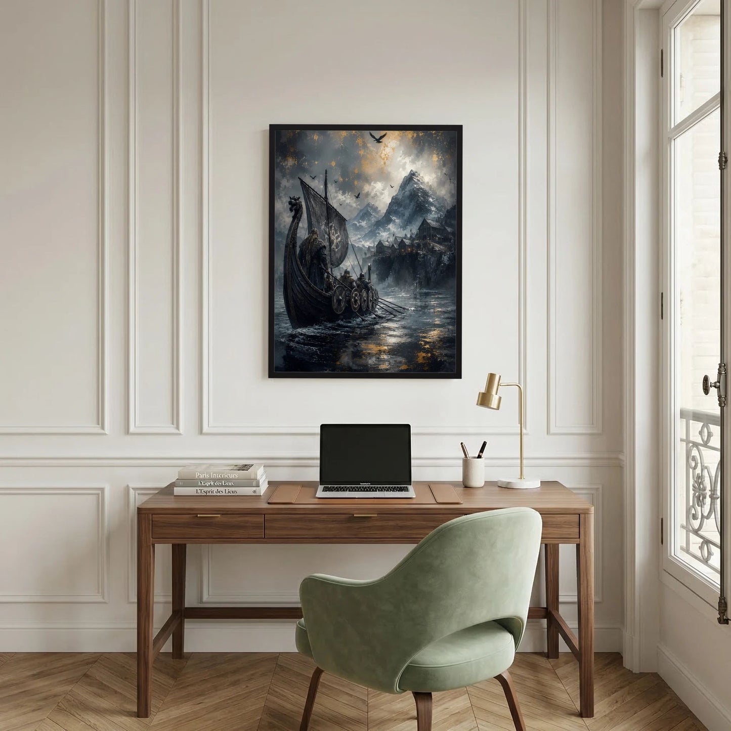 Gerahmtes Hochformat-Poster mit Wikinger-Langschiff im Wasser, bergige Landschaft und Himmelsglühen