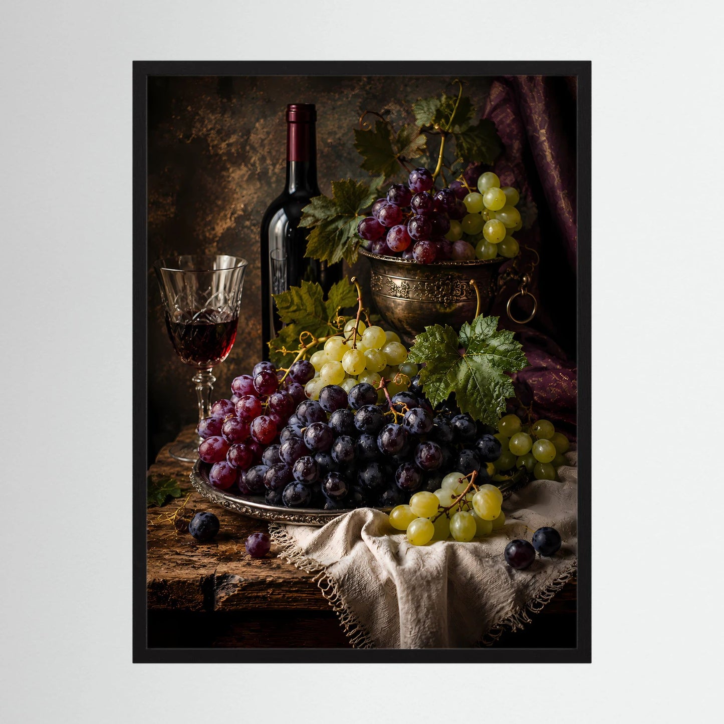 Hochformat-Poster mit schwarzem Rahmen: Weinflasche, Rotwein-Glas und Trauben