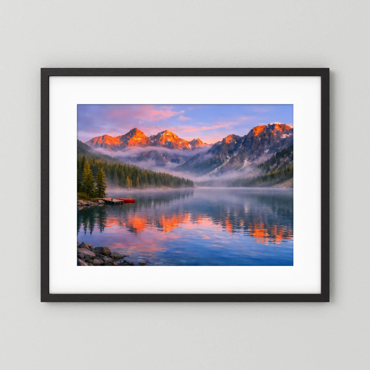 Querformatiges Wandbild mit Alpen-See-Landschaft bei Sonnenuntergang im schwarzen Rahmen