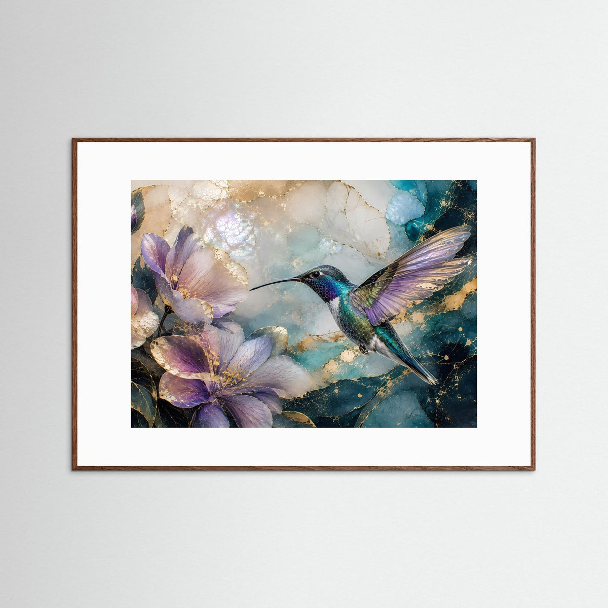 Wandbild mit Kolibri zwischen Blüten in Türkis und Violett, brauner Holzrahmen