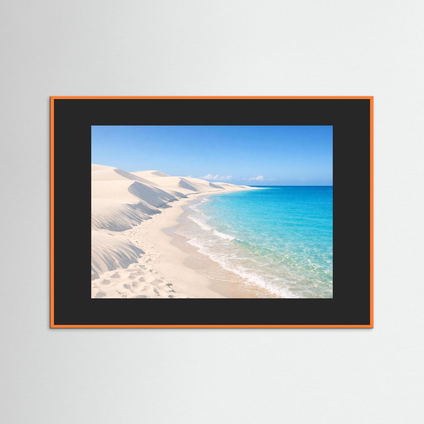 Küsten-Wandbild mit orangefarbenem Rahmen, Motiv von Sanddünen und türkisblauem Meer