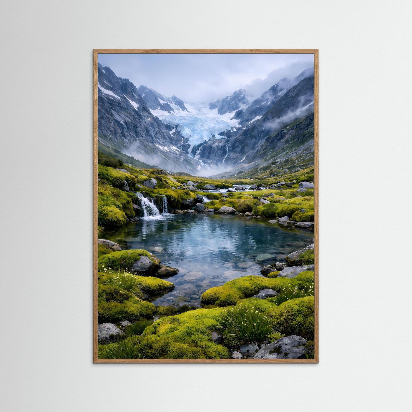 Gerahmtes Poster mit Holzrahmen: Gletscher, Bergbach, Moospolster und Bergtal