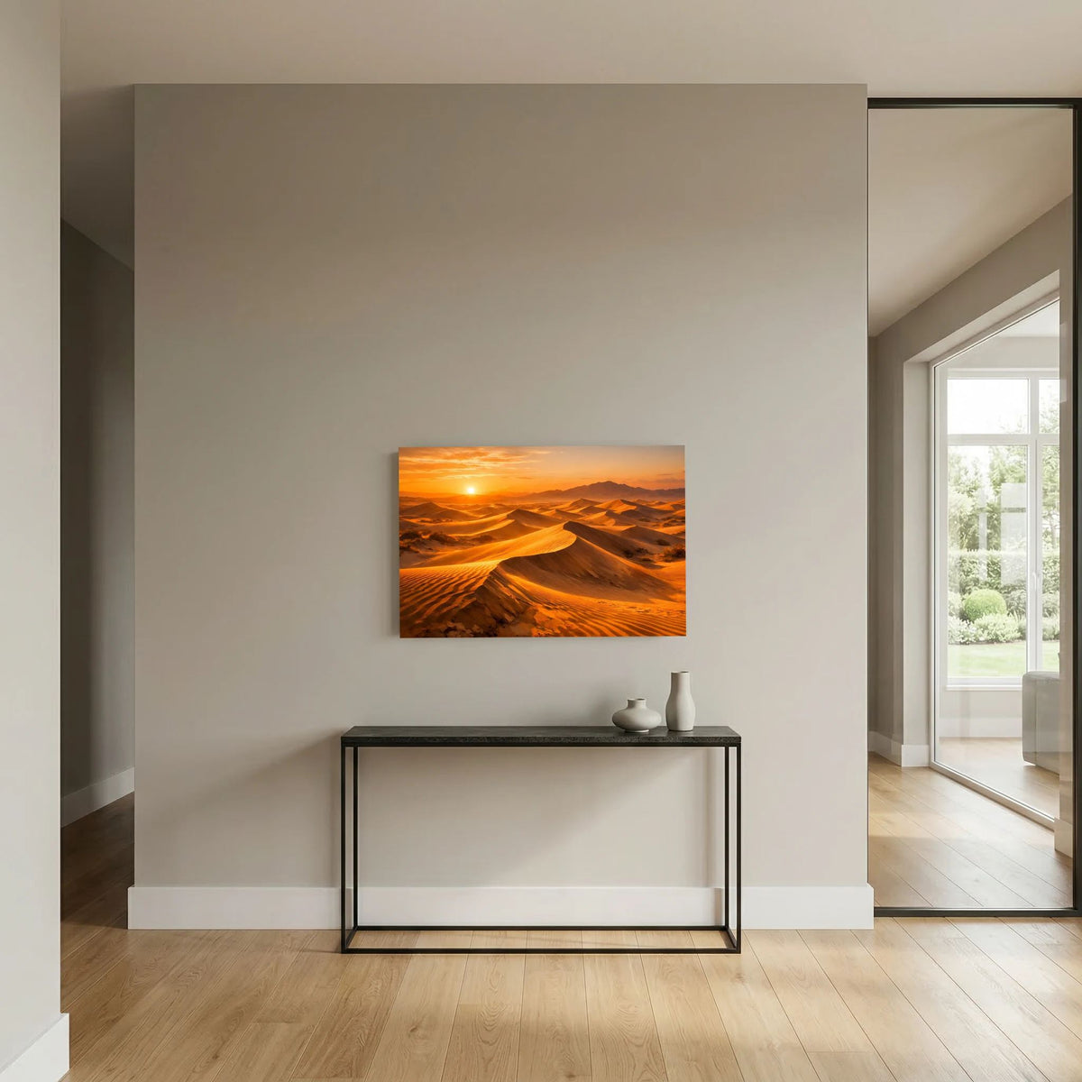 Wandbild mit Wüstenlandschaft im Abendsonnenlicht an schmaler Konsole im Flur