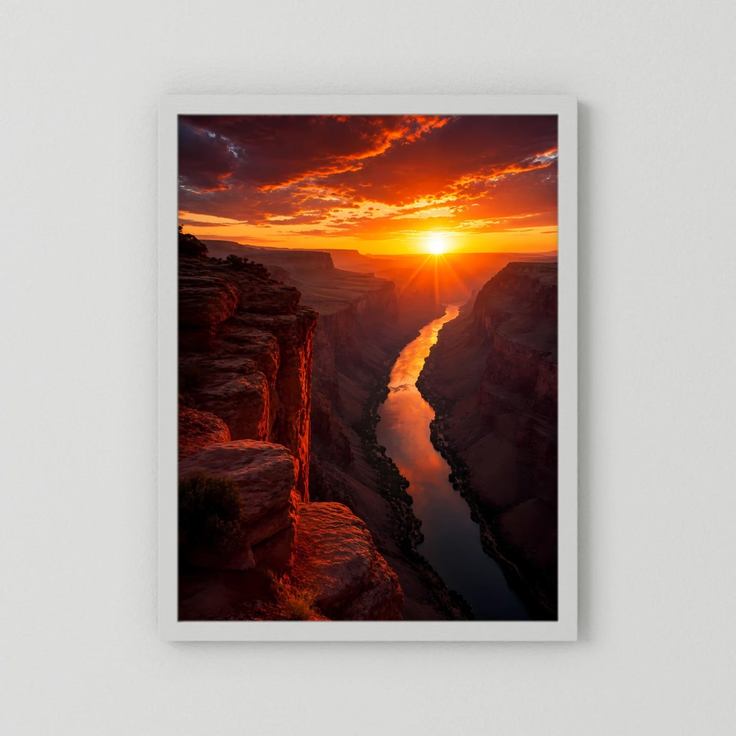 Poster im Hochformat mit hellem Rahmen und weißem Rand: Schlucht und Fluss bei Sonnenuntergang