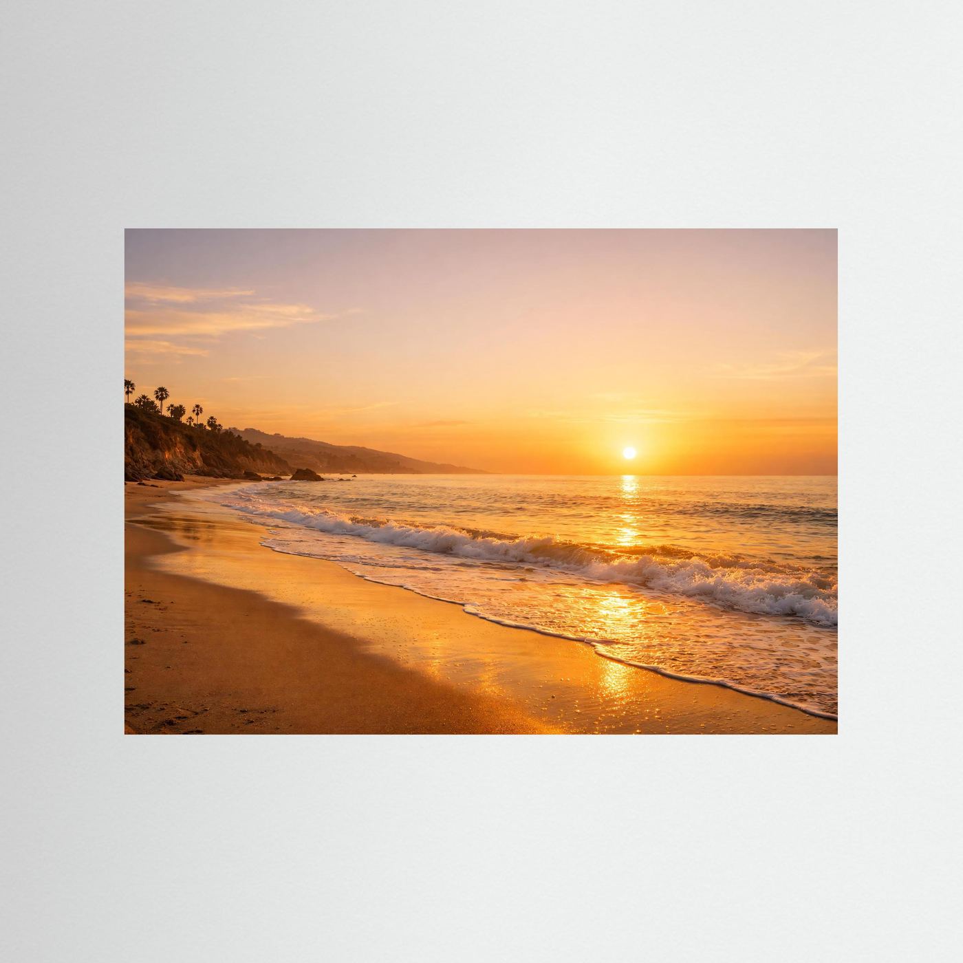 Naturposter Panorama: Sonnenuntergang am Strand mit warmem Licht und Meerlinie