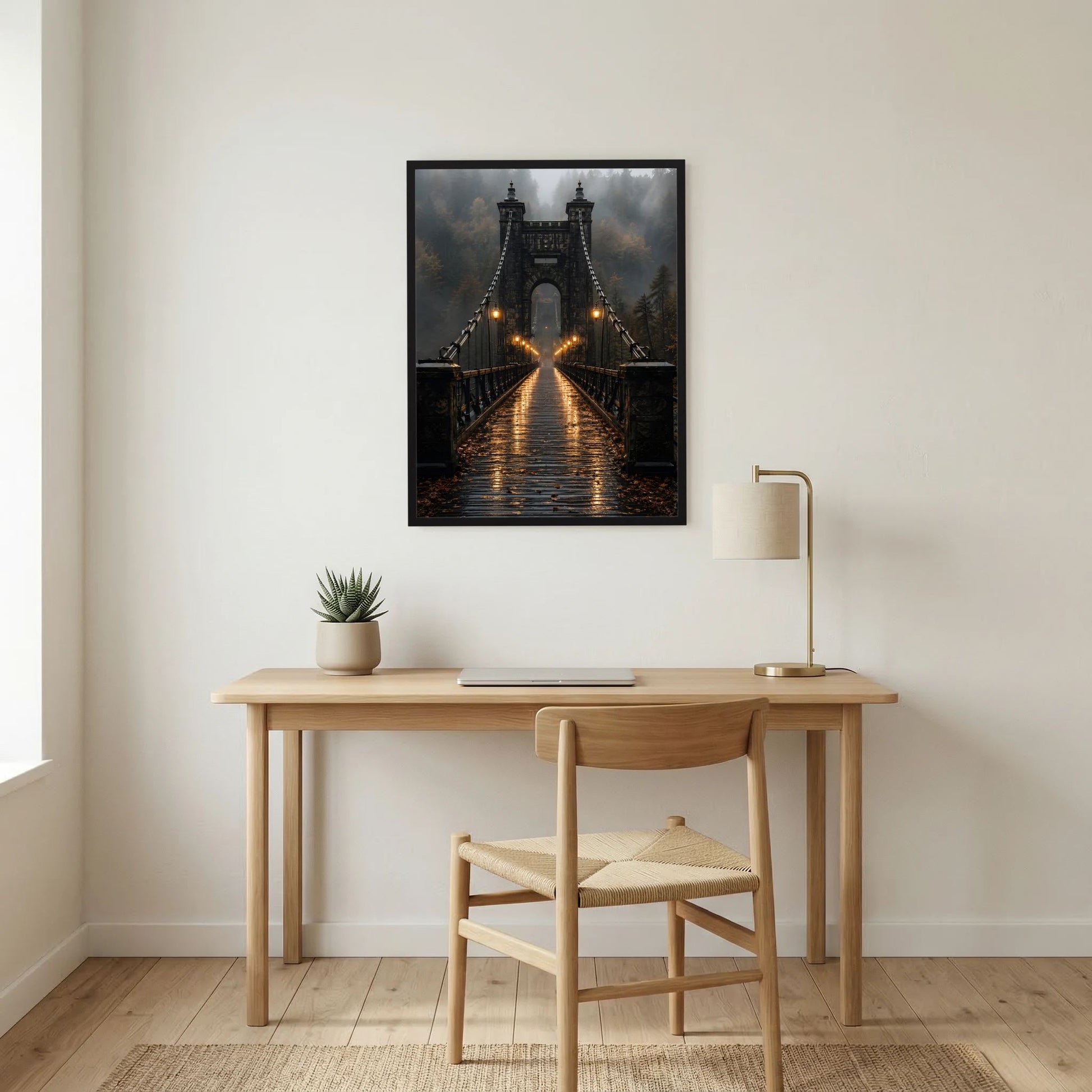 Poster mit Hängebrücke über dunklem Wasser, Laternenstrahl in der Mitte