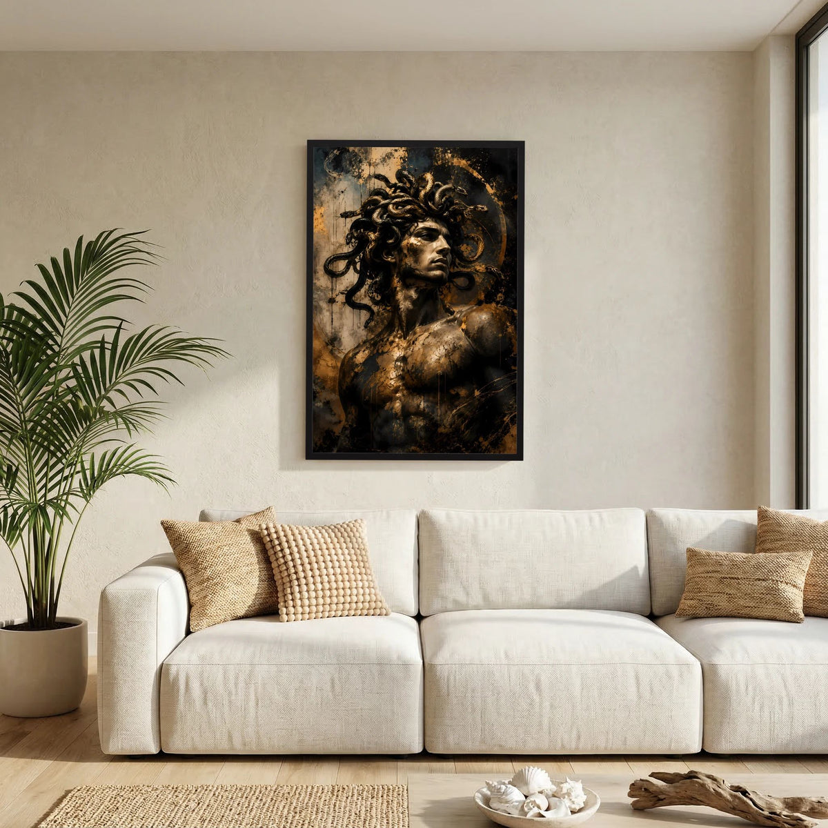 Hochformat-Poster mit Männerporträt und Schlangenhaar, schwarz-gold, im Wohnraum an der Wand