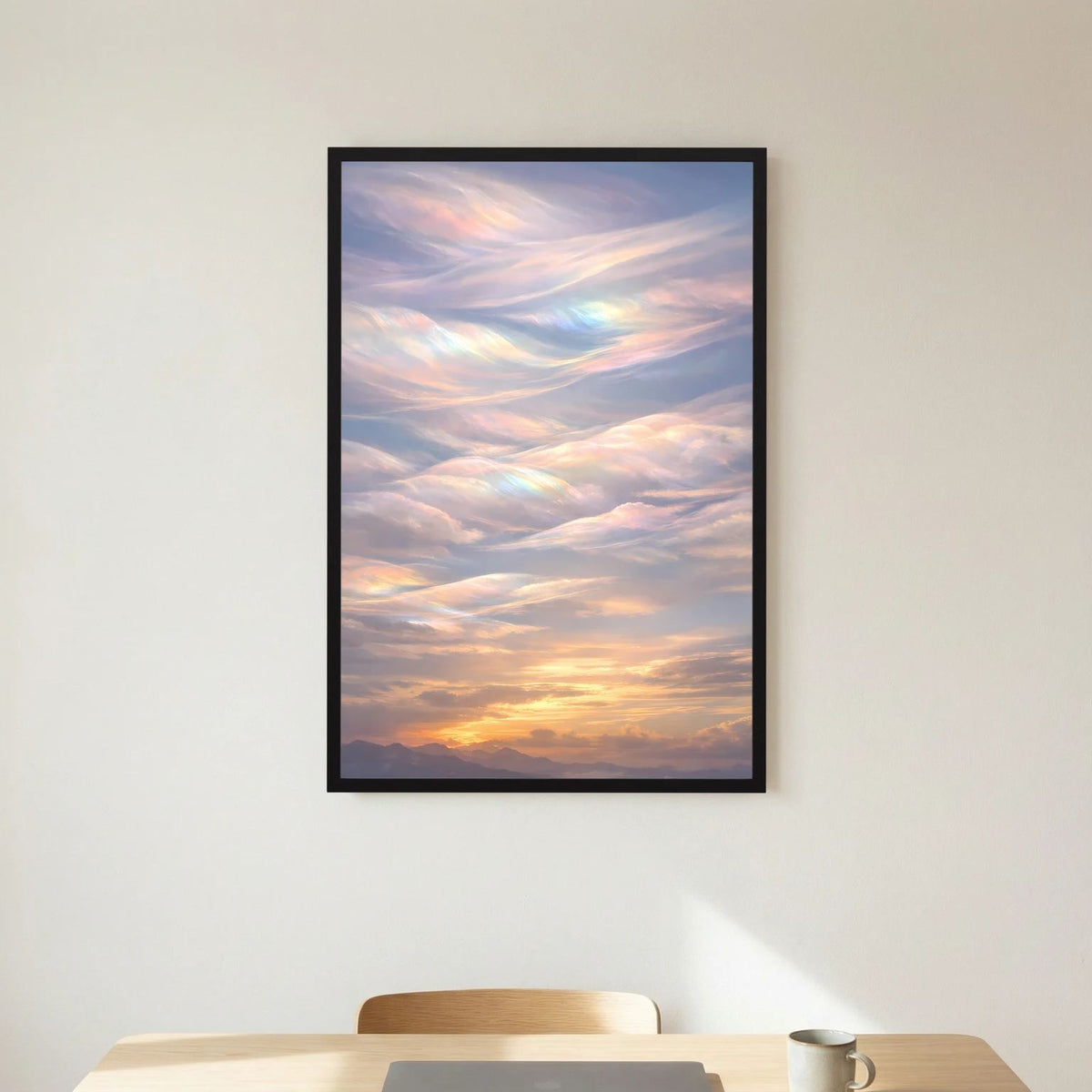 Hochformatiges Wandposter mit schwarzem Rahmen und rosé-blauen Wolken bei Sonnenuntergang.