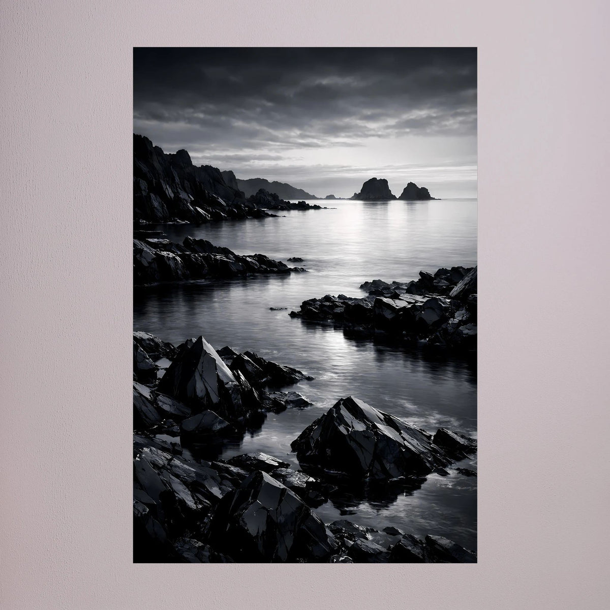 Schwarzweißer Küsten-Landschaftsdruck, Hochformat