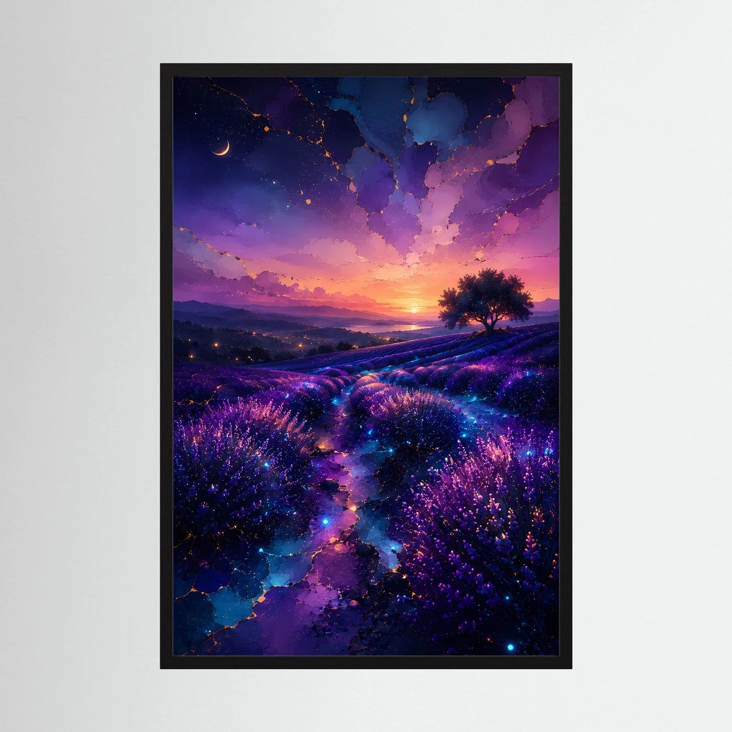 Hochformat-Poster mit leuchtendem Lavendelfeld im Violett-Blau bei Sonnenuntergang, schwarzer Rahmen