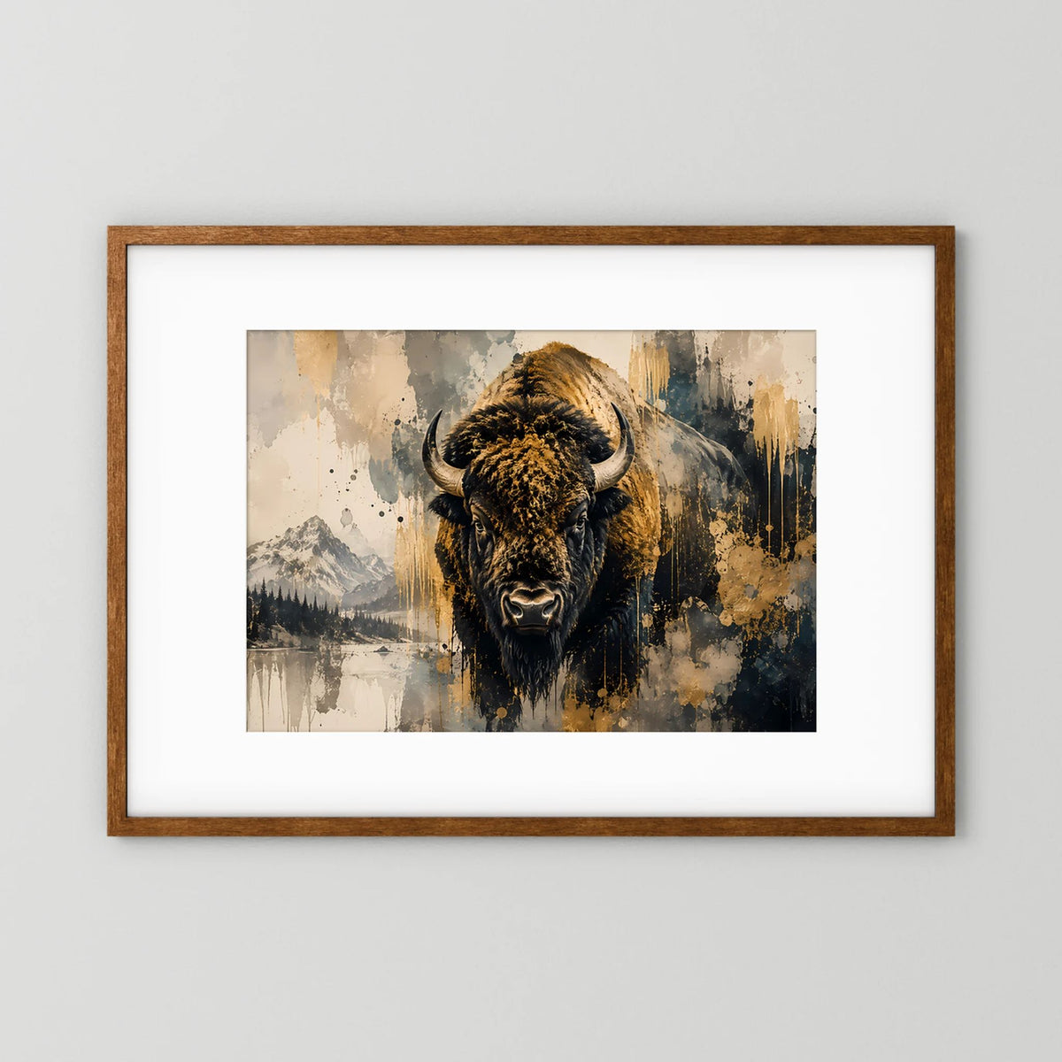 Gerahmtes Bison-Poster mit dunklem Eichenrahmen, abstraktem Schwarz-Gold-Bison