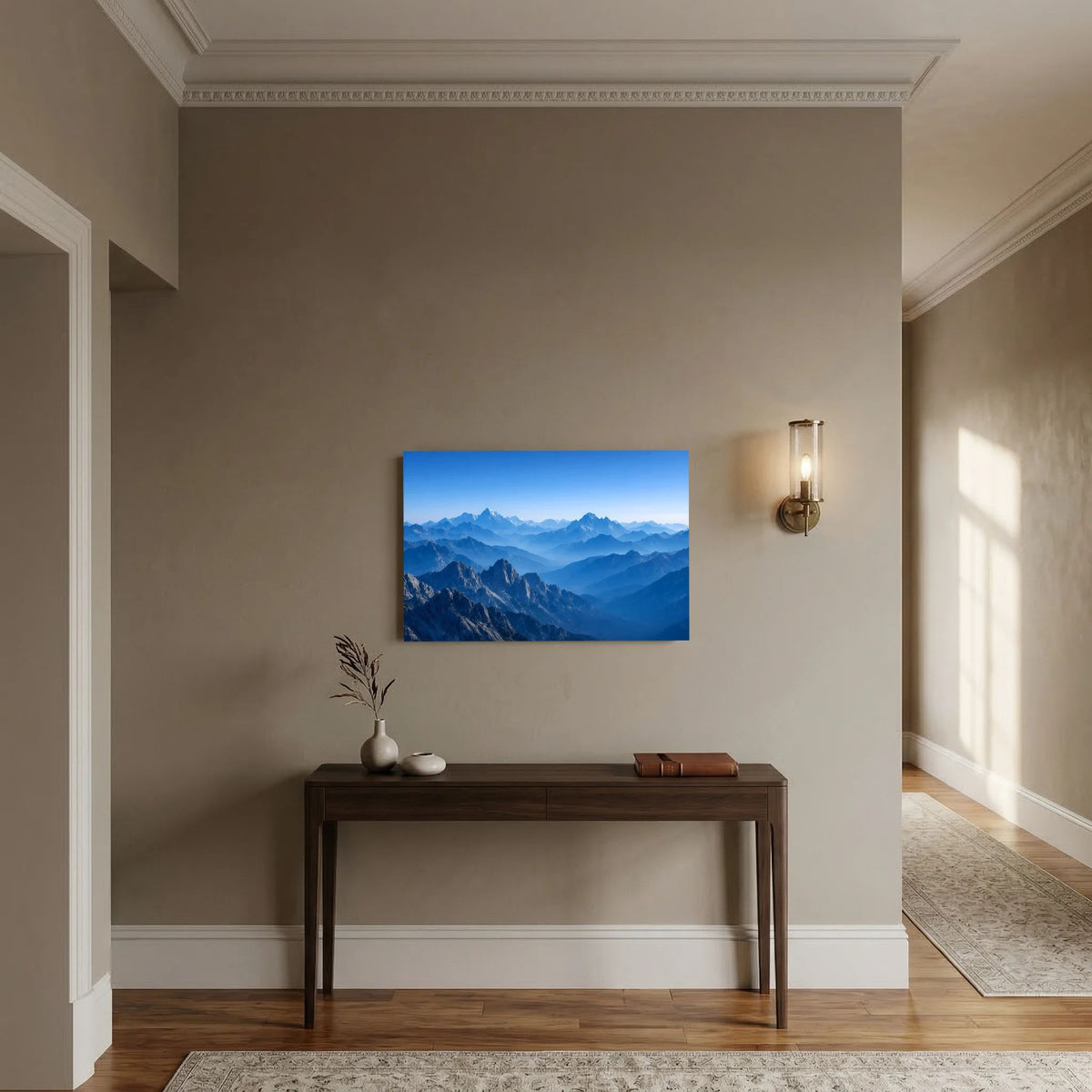 Querformat-Wandposter mit blauem Alpengebirge und Bergsilhouetten