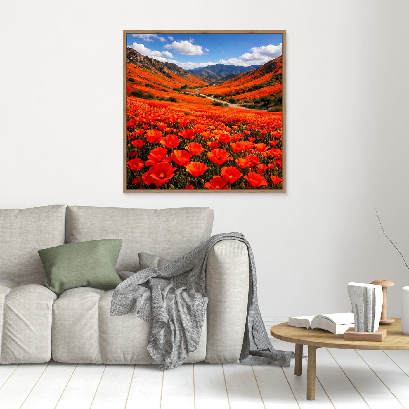 Leinwandbild mit rotem Mohnfeld und Bergtal, brauner Holzrahmen