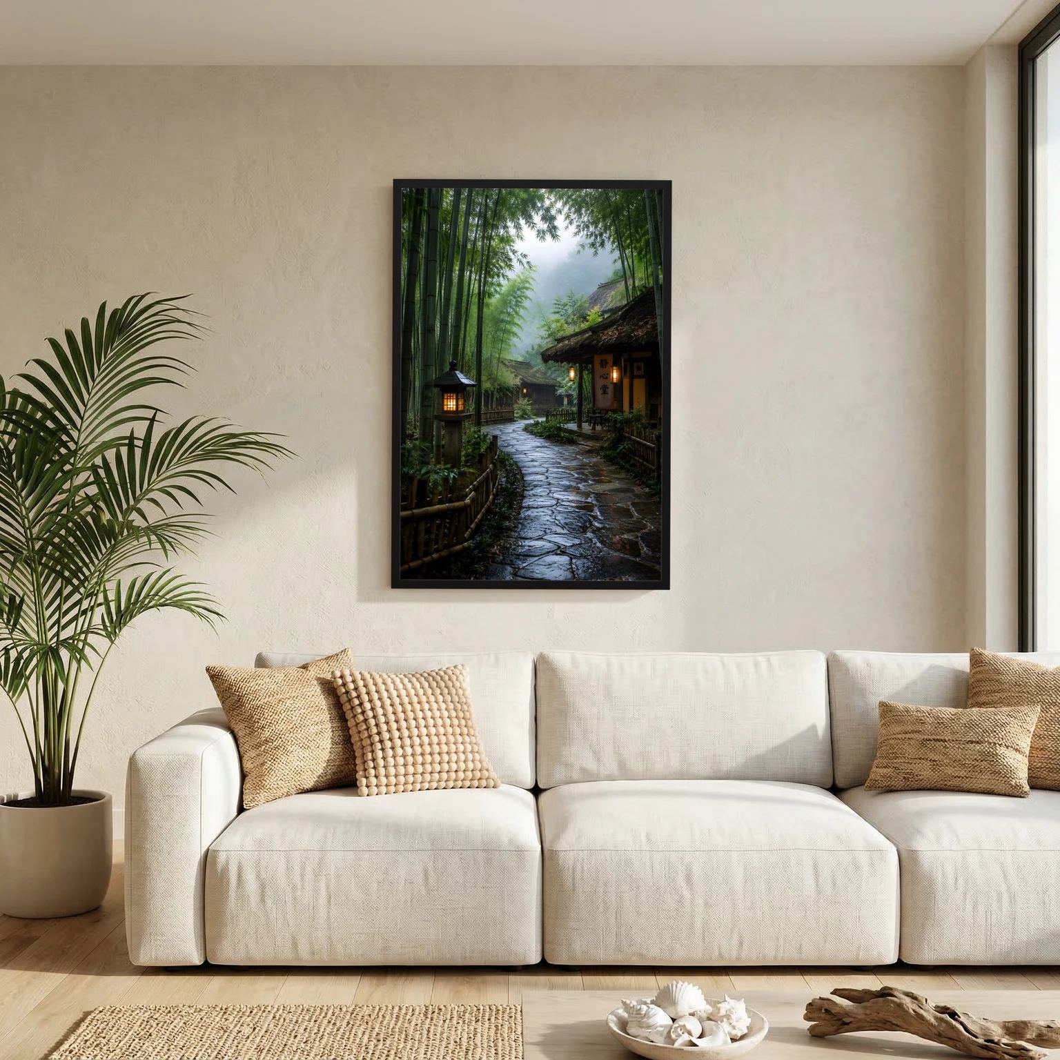 Wandposter im Rahmen: Zen-Gartenweg zwischen Bambus, beleuchtete Laternen, Hochformat.