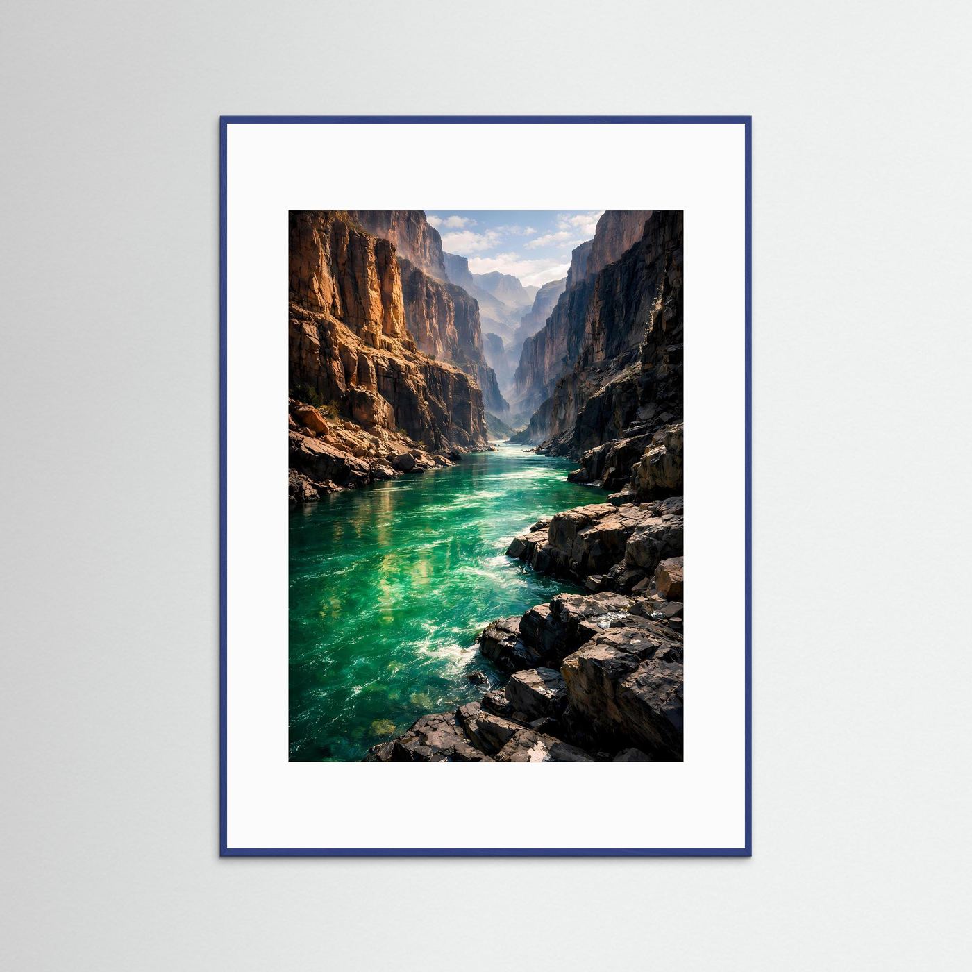 Schlucht-Wandbild mit türkisfarbenem Fluss zwischen Felswänden, blauer Rahmen mit weißem Rand