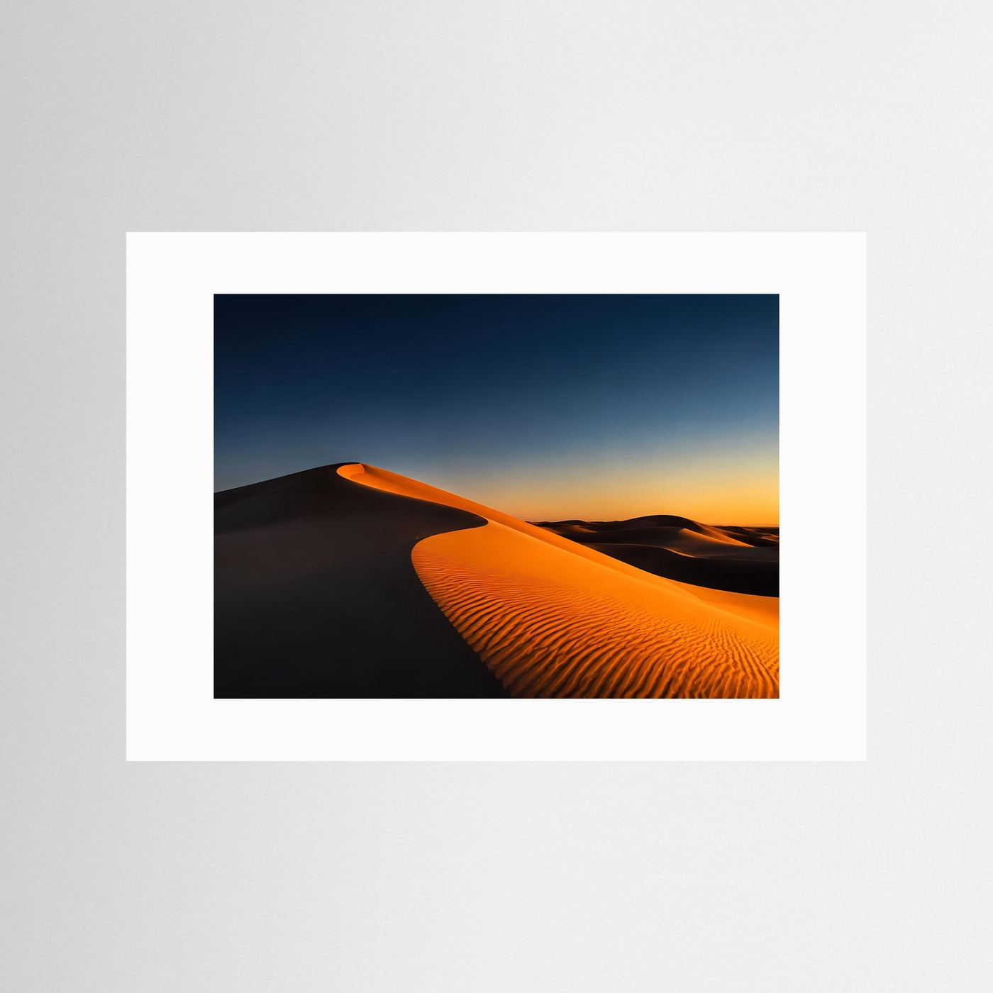 Goldene Wüstendünen bei Sonnenuntergang | Minimalistische Wüstenlandschaft