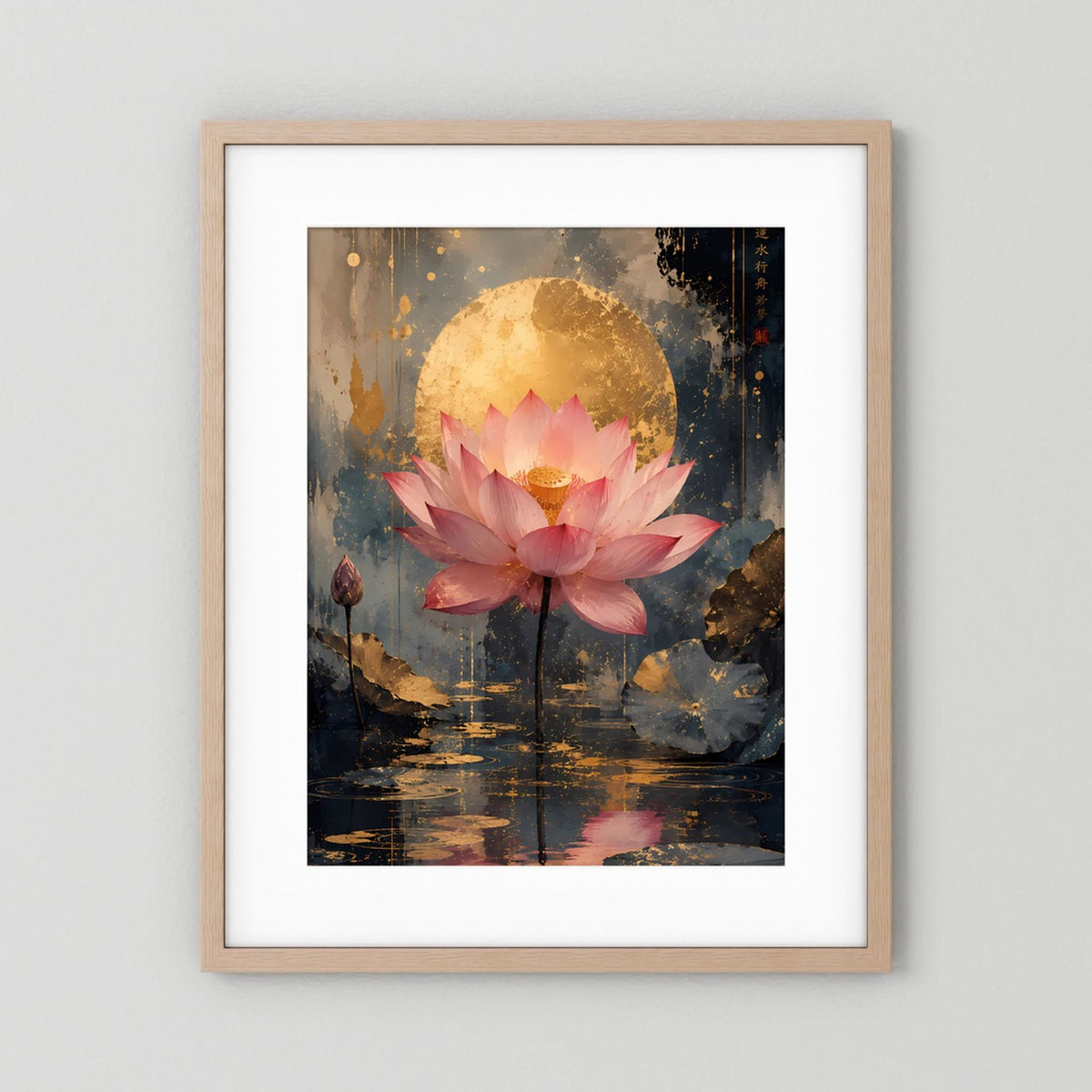 Hochformat-Poster mit rosafarbener Lotusblüte über Wasser, beige Rahmen mit weißem Rand