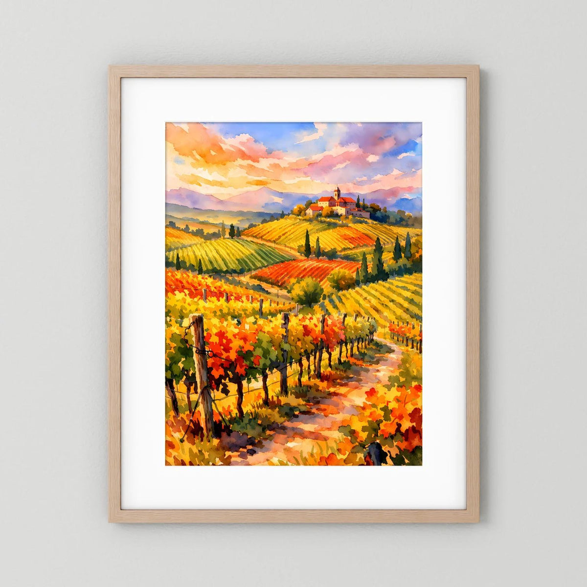 Hochformatiges Weinberg-Poster mit italienischer Landschaft, weißer Holzrahmen