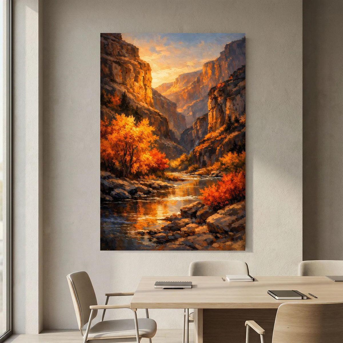 Wandbild im Hochformat mit Felsenschlucht, Fluss und orangefarbenen Herbstbäumen