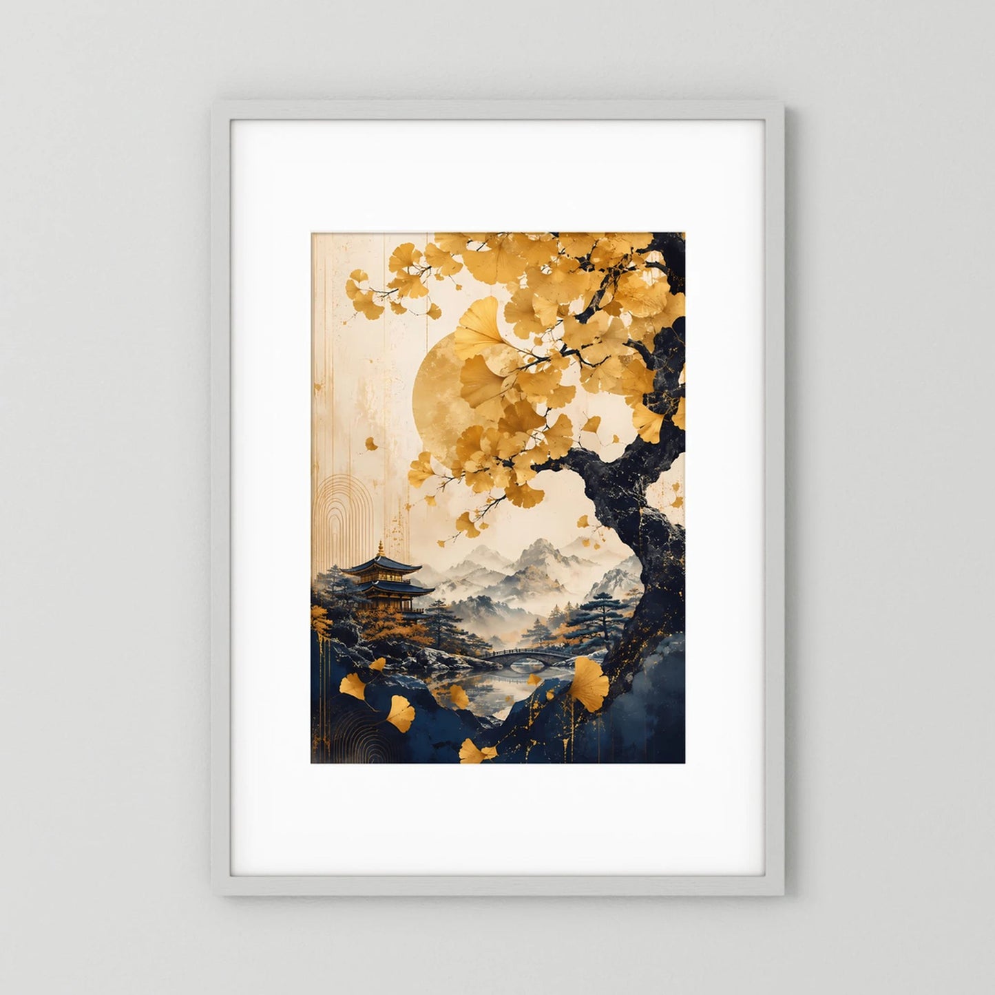Hochformatiges Poster mit goldenem Ginkgobaum, Pagode und Mond, in weißem Rahmen