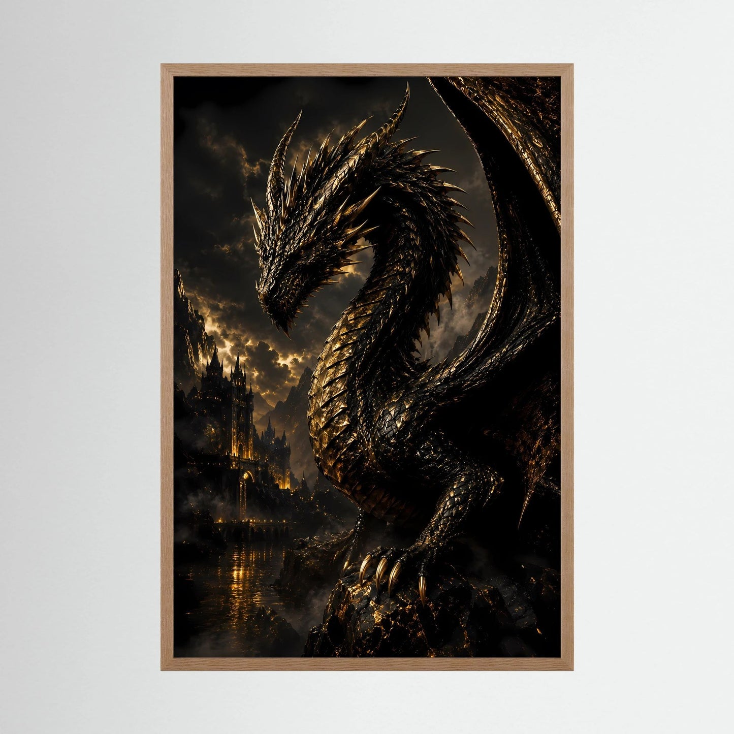 Hochformatiges Poster mit schwarzem Drachenmotiv in hellem Holzrahmen