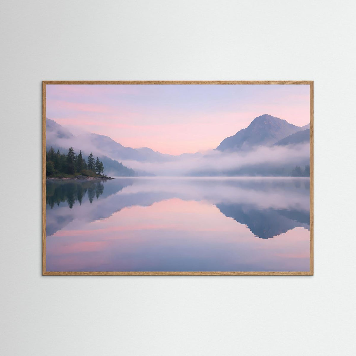 Wandkunst Bergsee-Landschaft im Dämmerlicht mit hellem Eichenrahmen, rosa-blaue Farbtöne