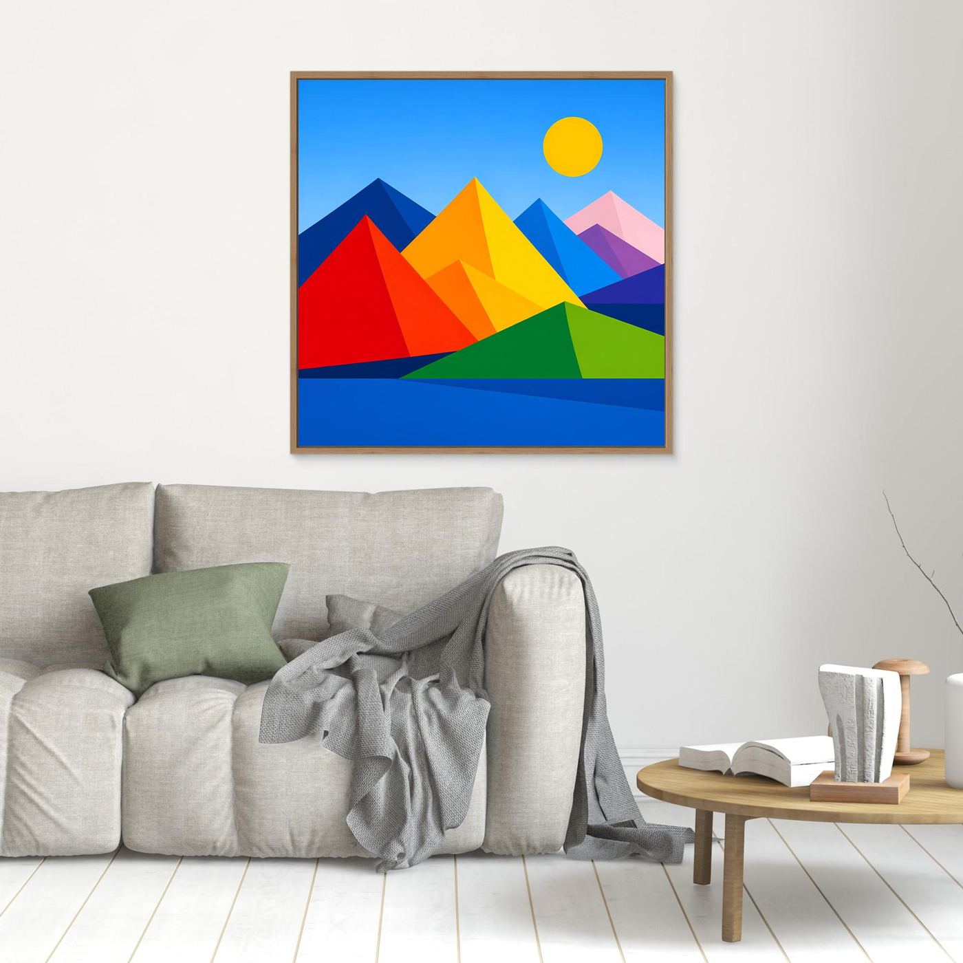 Leinwandbild mit geometrischer Berglandschaft und gelber Sonne, farbige Dreiecke.