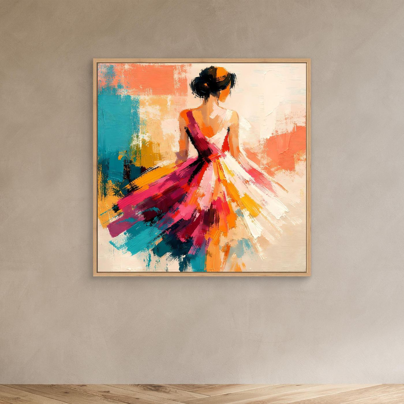 Leinwand-Wandbild: abstrakte Frau im bunten Kleid, mit hellem Holzrahmen, Gesamtansicht im Raum.