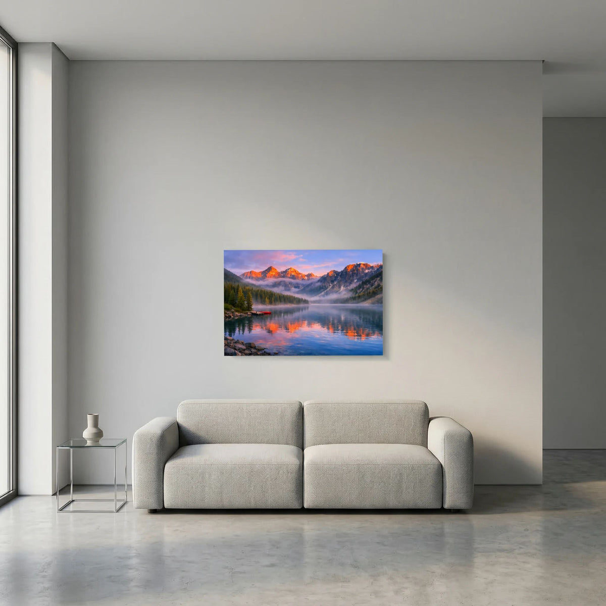 Wandbild im Querformat mit Blick auf Berge und See bei Dämmerung, spiegelnde Lichter.