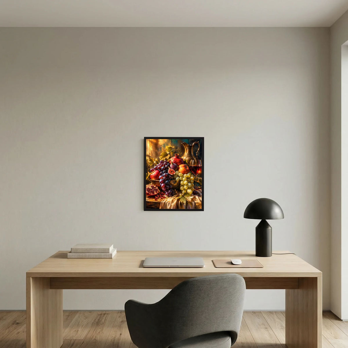 Gerahmtes Stillleben-Poster mit Trauben, Feigen, Granatapfel und Wein in warmen Tönen