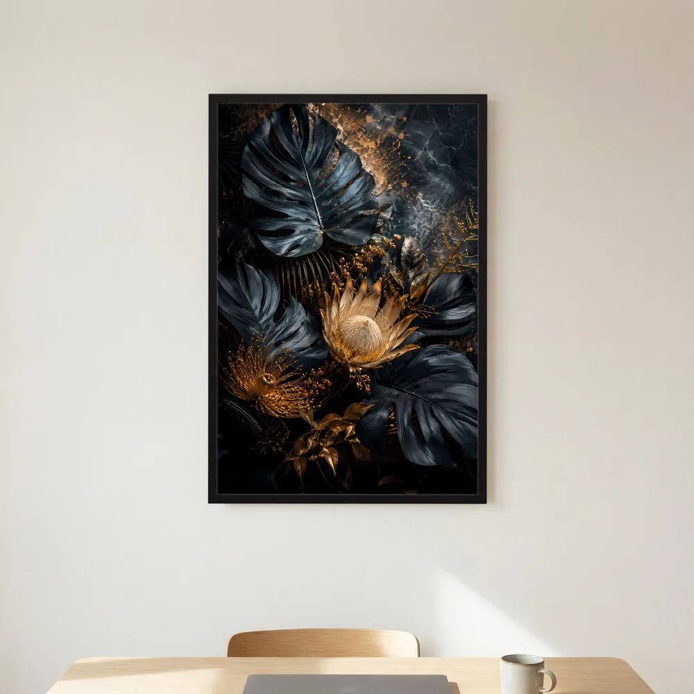 Kunstposter im Hochformat mit schwarzen Palmblättern und goldener Tropenpflanze im Motiv