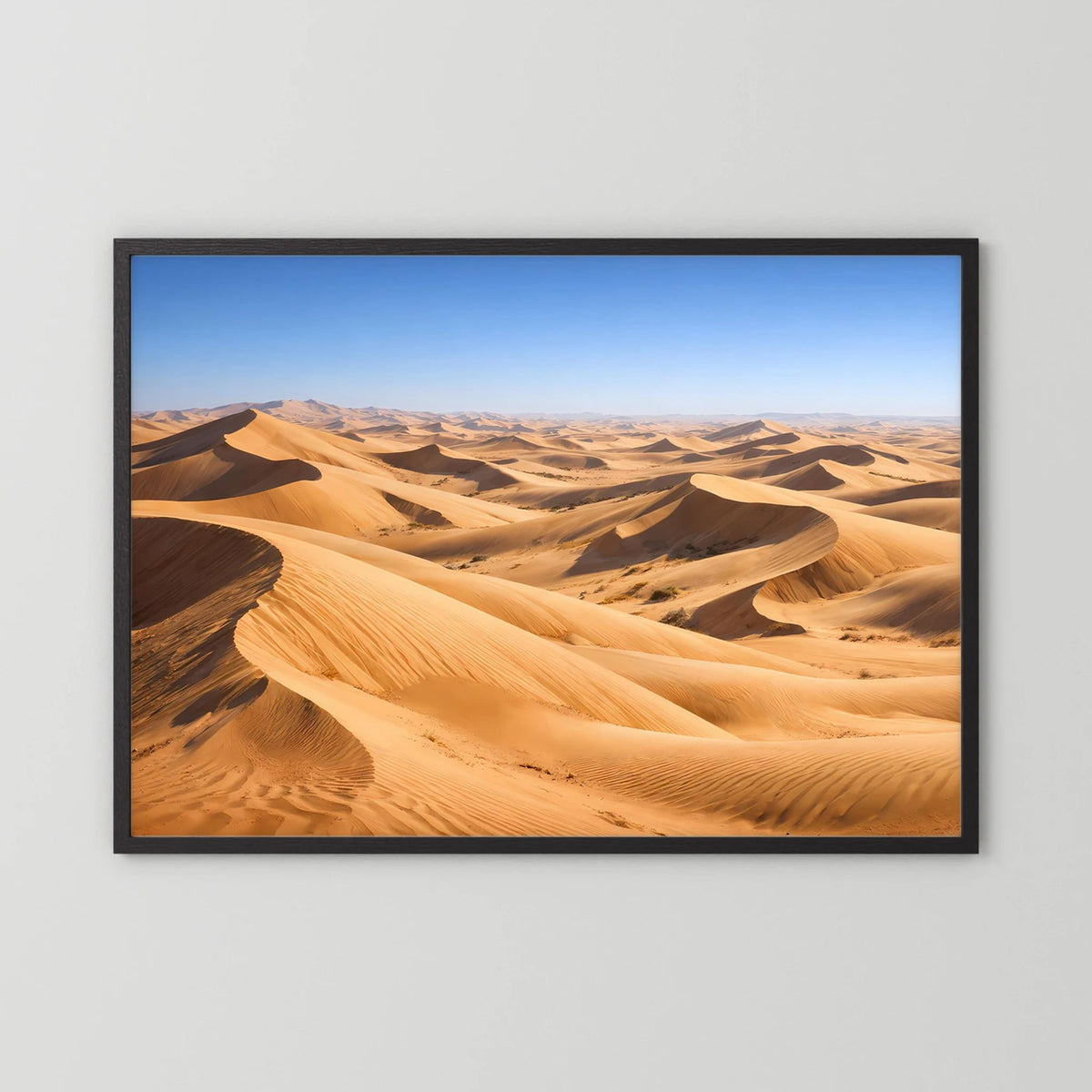 Panorama-Sanddünen-Poster im schwarzen Rahmen, goldene Dünen und blauer Himmel