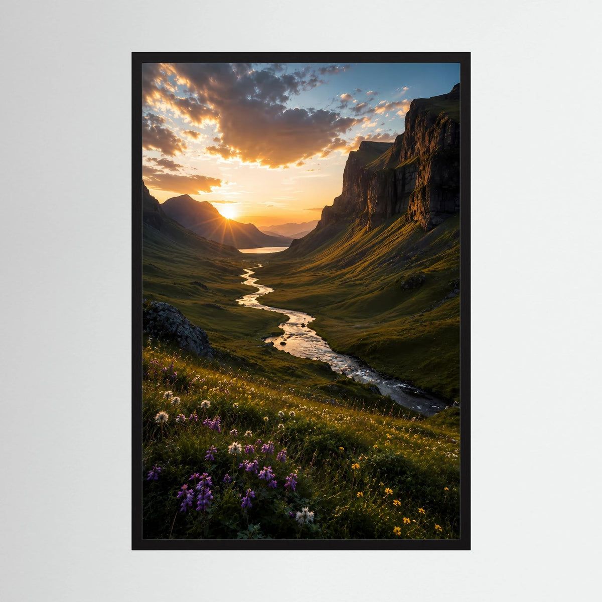 Hochformat-Poster mit schwarzem Rahmen, Fluss zwischen Felsen bei Sonnenuntergang