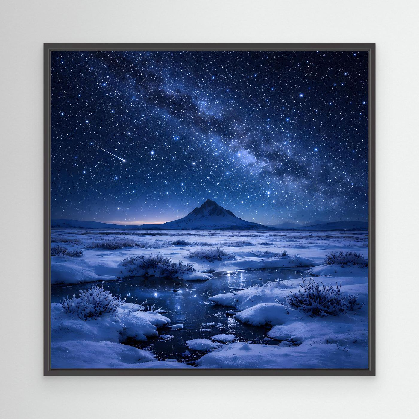 Leinwandbild Schneelandschaft mit Sternenhimmel, Polarlicht und Fluss im schwarzen Rahmen