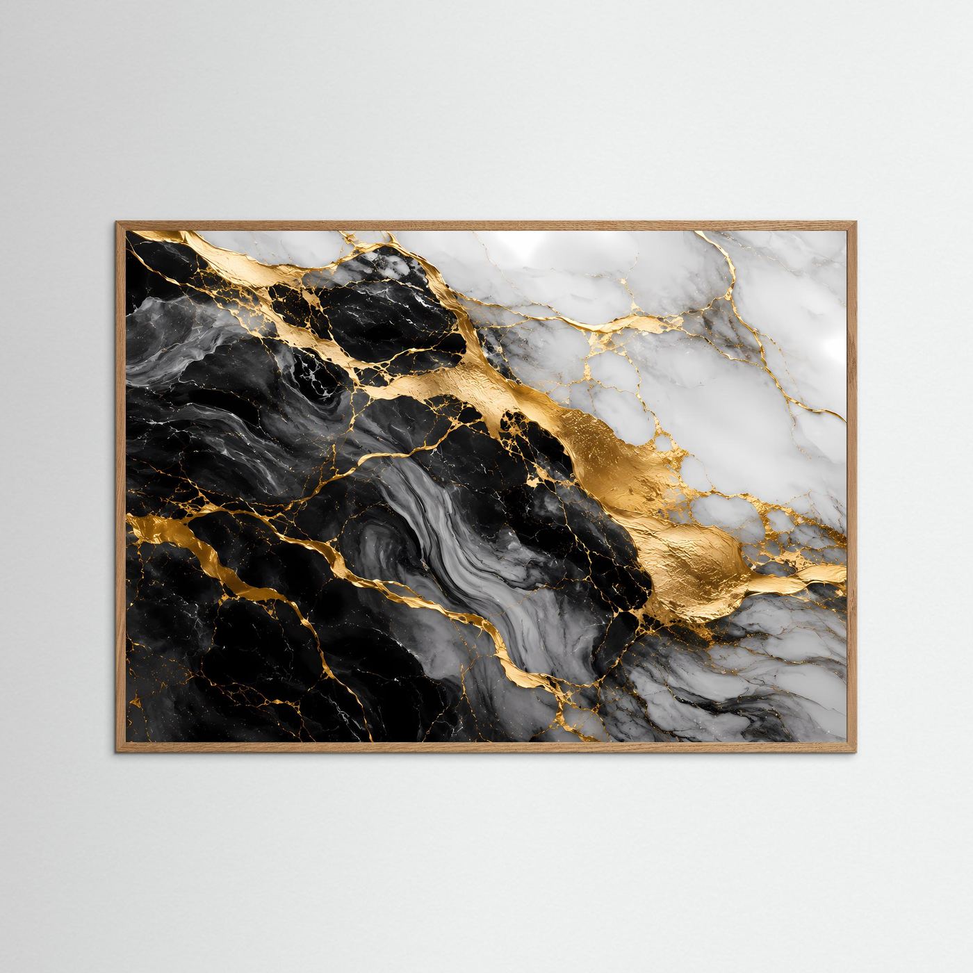 Marmorposter Schwarz-Weiß-Gold mit goldenen Adern, im hellen Eichenholzrahmen