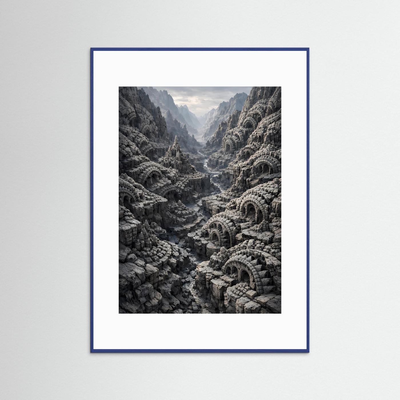 Hochformat-Kunstposter mit steinernen Ruinen und Bögen im Canyon, Anthrazit/Steingrau, blauer Rahmen