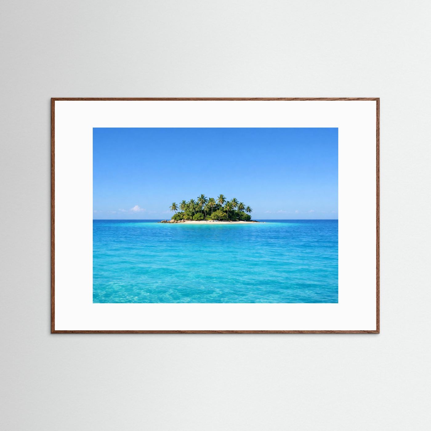 Naturposter mit Insel im türkisblauen Meer, brauner Holzrahmen