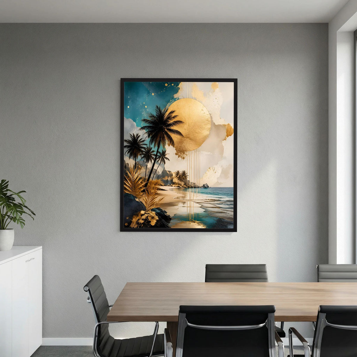 Gerahmtes Hochformat-Poster mit Palmen am Ufer und goldener Sonne im Motiv