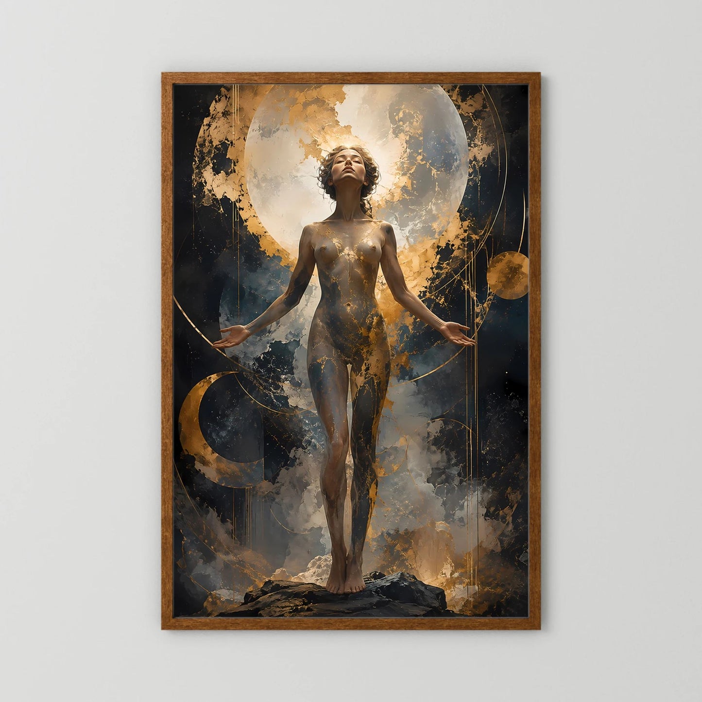 Mondgöttin in Gold | Mystische Frau vor Vollmond | Poster Hochformat