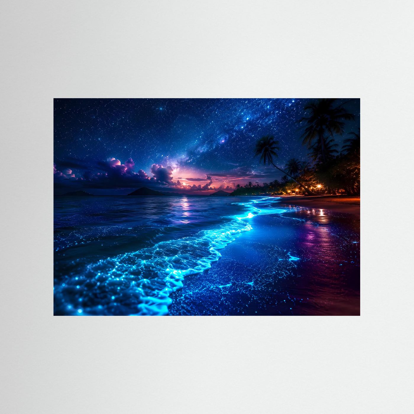 Leuchtender Biolumineszenz Strand Poster Querformat | Tropischer Sternenhimmel & Ozean Wandbild | Magische Nachtlandschaft