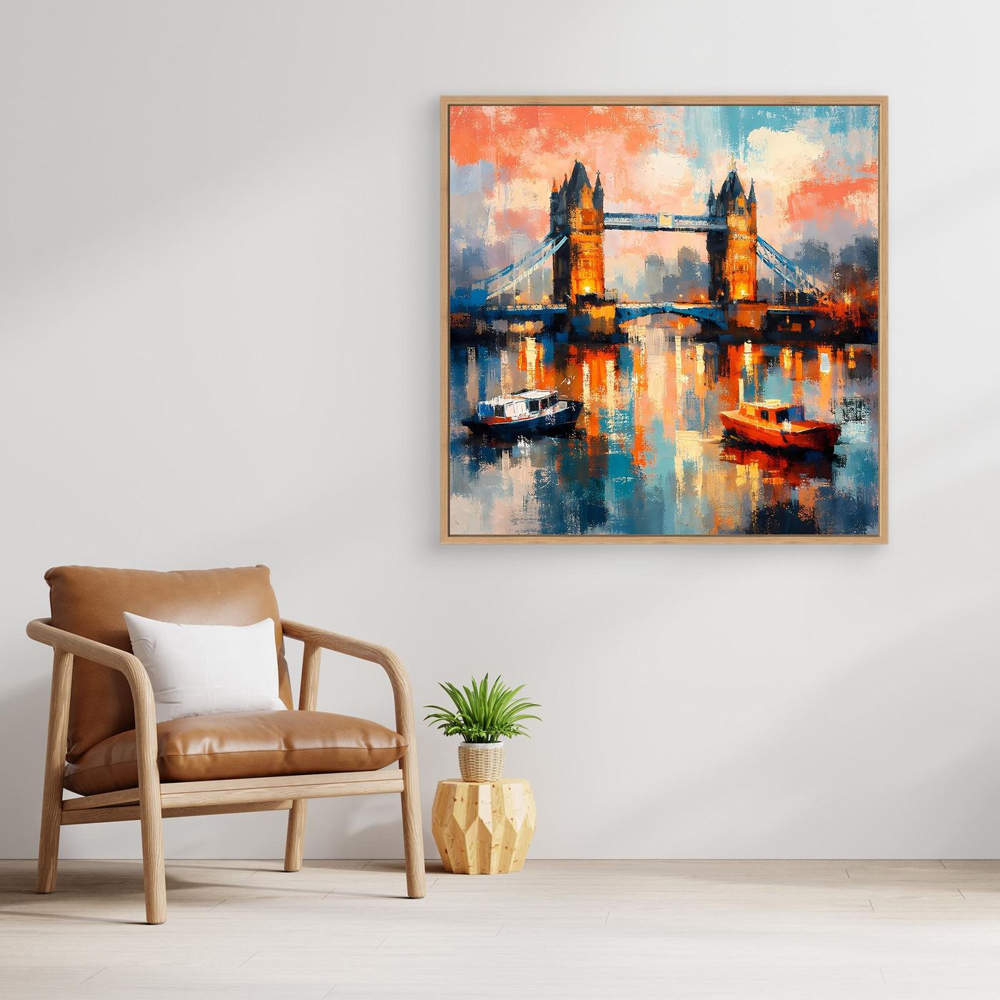 Leinwand-Wandbild mit abstraktem Tower-Bridge-Motiv und Wasserreflexion, im hellen Holzrahmen.