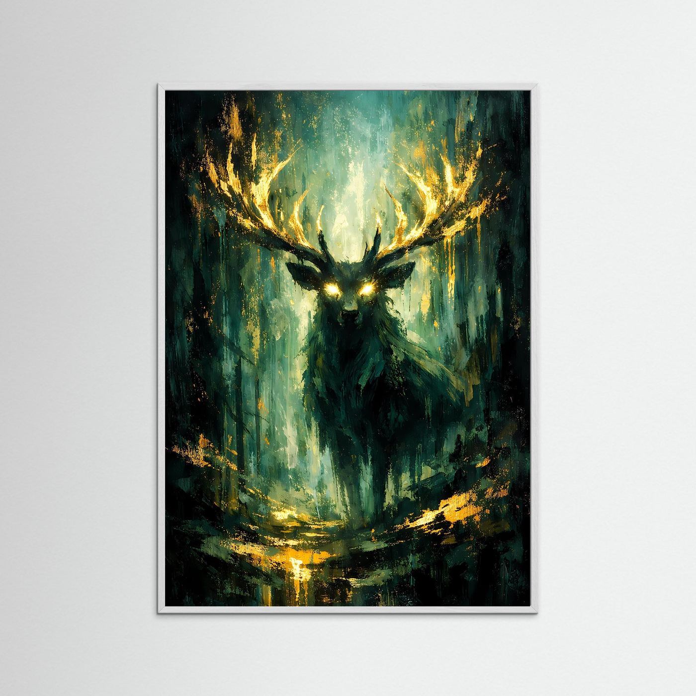Hochformatiges Hirsch-Porträtposter mit goldenem Geweih und smaragdgrünem Wald, schwarzer Rahmen