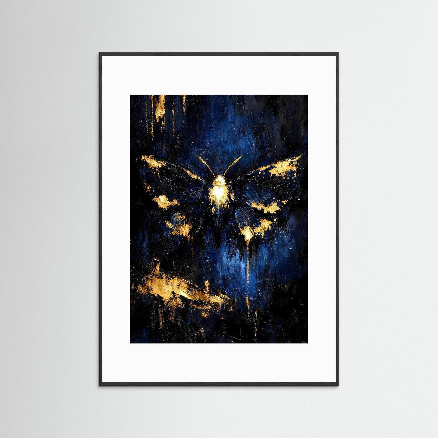 Schmetterling-Poster mit weißem Rand und schwarzem Rahmen, blau-schwarz mit goldenen Flügeln