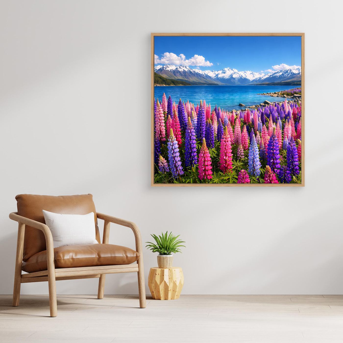 Leinwandbild mit bunten Lupinen am Bergsee im braunen Holzrahmen
